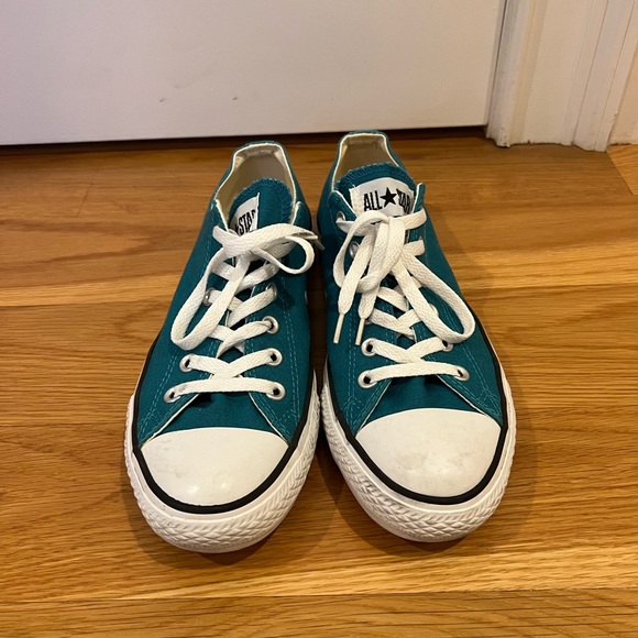 Lightly used converse all stars! - Picture 2 of 6